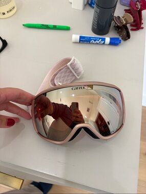 Giro Rose Gold Ski Goggles with Mirrored Lens. Kids